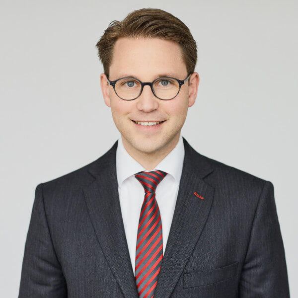 Dr. Udo Söns Senior Associate